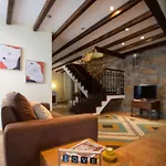 Casa Dos Livros - Vila Nova de Tazem