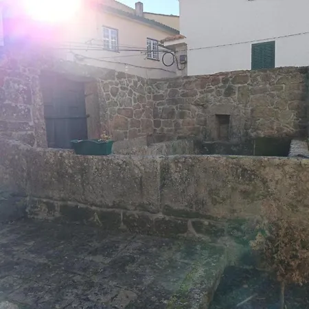 Casa Dos Livros - Vila Nova de Tazem