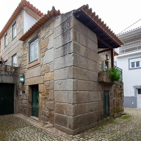 Casa Dos Livros - Vila Nova de Tazem