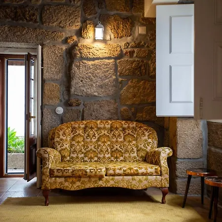 Semesterbostad Casa Dos Livros - Vila Nova de Tazem