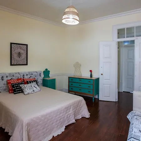 Casa Dos Livros - Vila Nova de Tazem