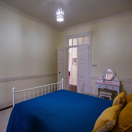 Casa Dos Livros - * Vila Nova de Tazem