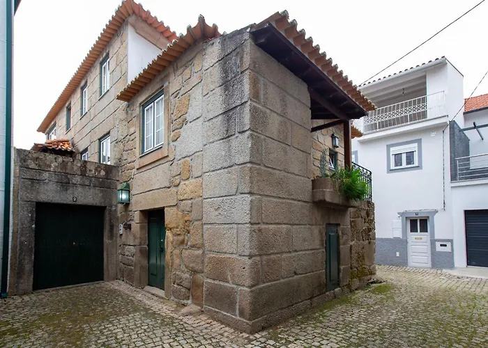 Casa Dos Livros - Vila Nova de Tazem