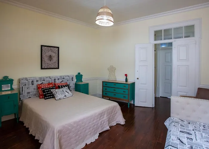 Casa Dos Livros - Vila Nova de Tazem