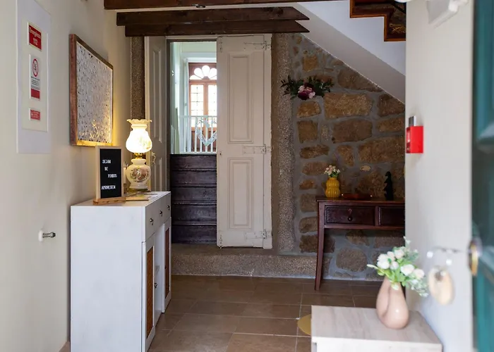 Casa Dos Livros - * Vila Nova de Tazem