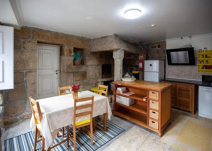 Casa Dos Livros - * Vila Nova de Tazem