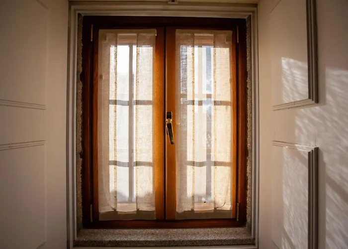 Casa Dos Livros - * Vila Nova de Tazem