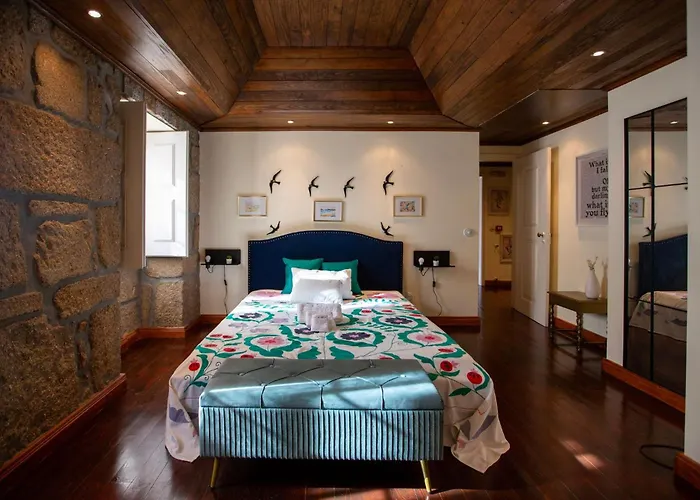 Casa Dos Livros - * Vila Nova de Tazem