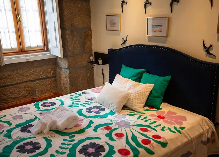 Casa Dos Livros - Vila Nova de Tazem