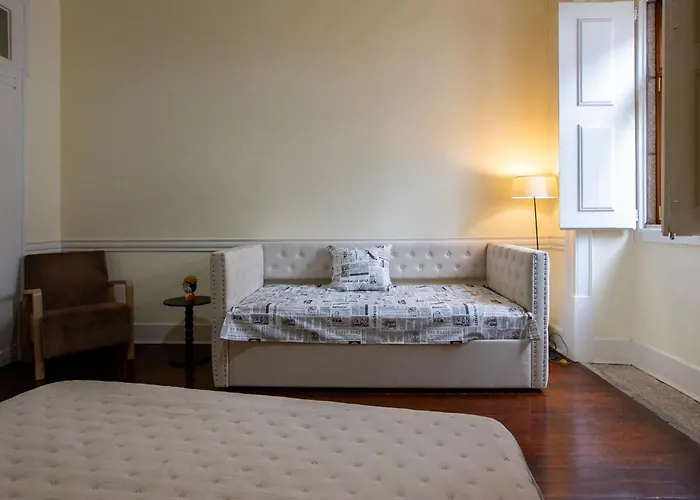 Casa Dos Livros - * Vila Nova de Tazem