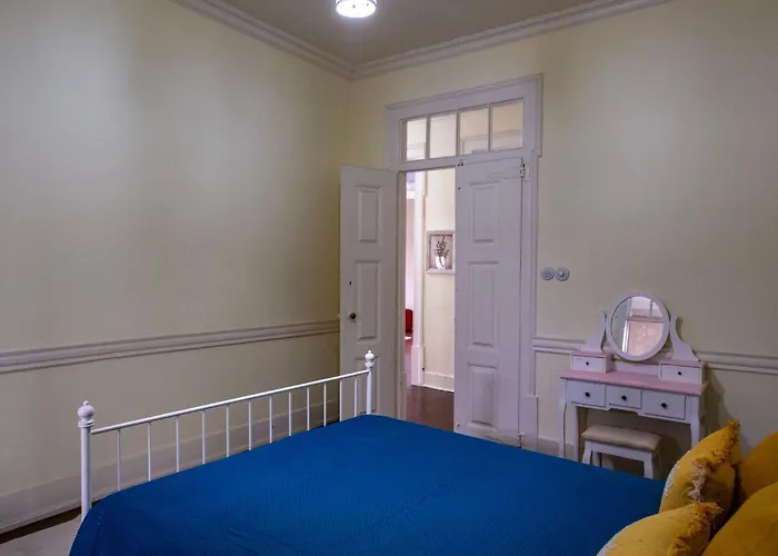 Casa Dos Livros - * Vila Nova de Tazem